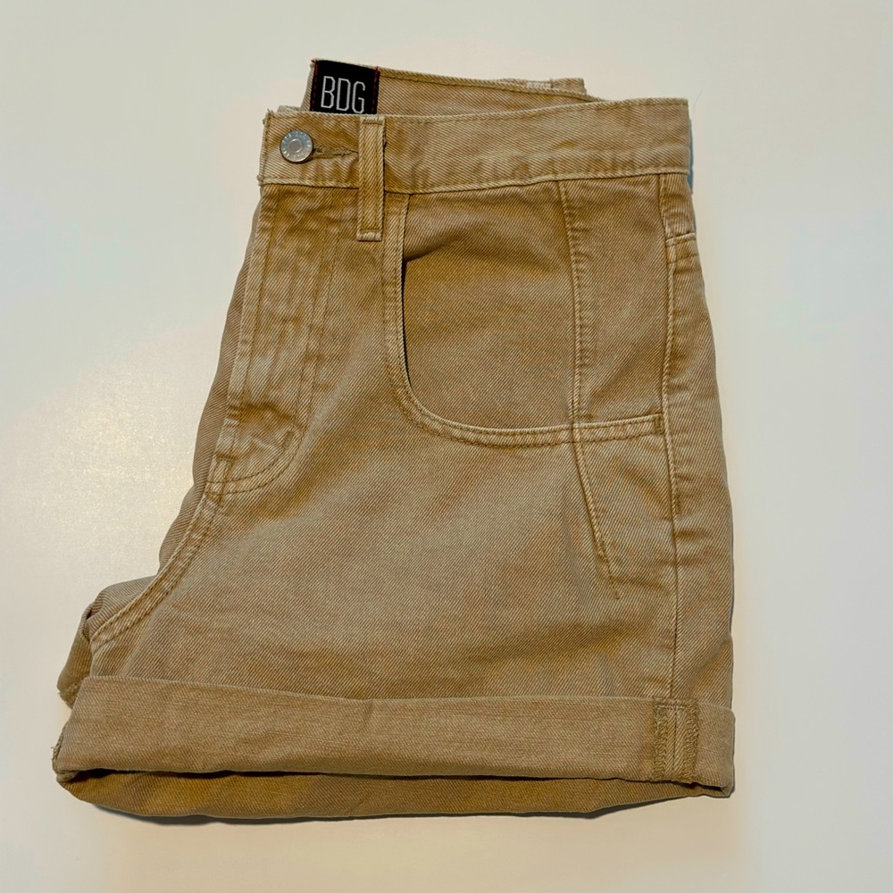 BDG High Waisted Short Size 28
